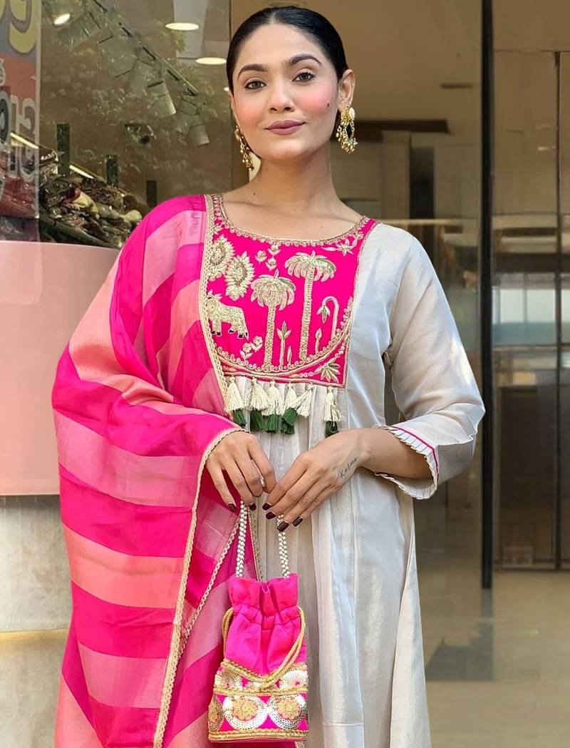 Cream silk sequin embroidery round neck kurta set with pink jacquard dupatta