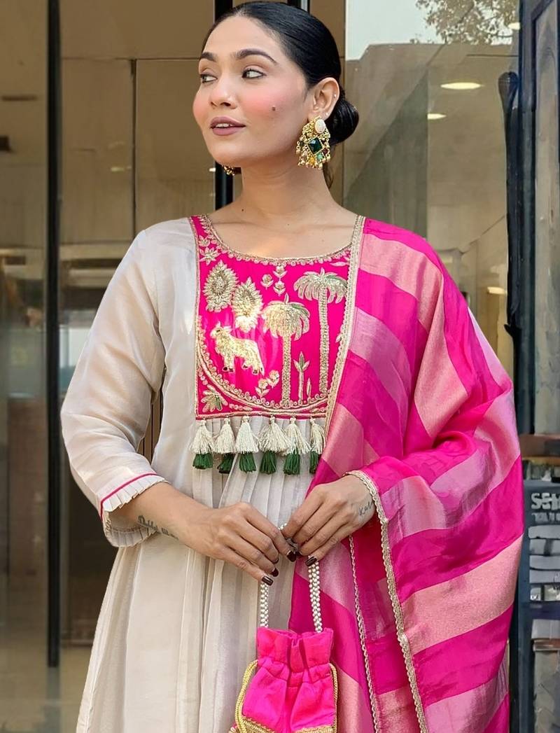 Cream silk sequin embroidery round neck kurta set with pink jacquard dupatta