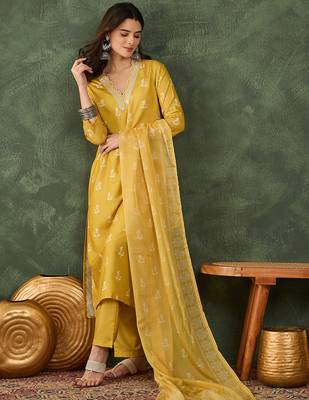 Yellow floral rayon silk v-neck kurta set with organza dupatta 4
