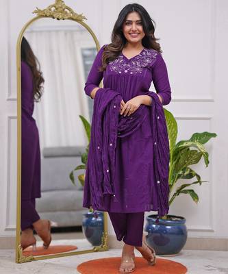 Lavender rayon silk sequin embroidered v neck kurta set with chanderi dupatta 3