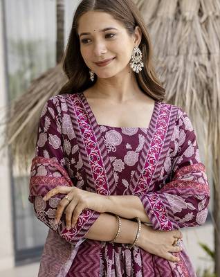 Maroon rayon silk printed u neck kurta set with printed linen silk dupatta 5
