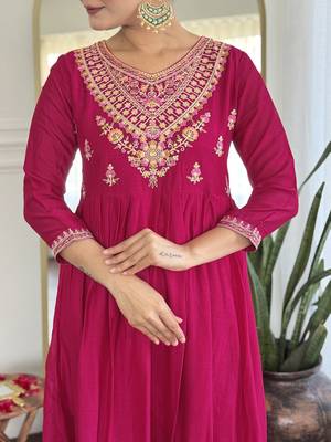 Pink vichitra silk sequin embroidered v neck kurta set with vichitra silk dupatta 5