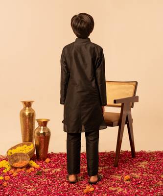 Jet black embroidered cotton silk kurta set 2