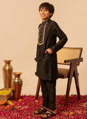 Jet black embroidered cotton silk kurta set 3