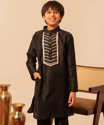 Jet black embroidered cotton silk kurta set 4