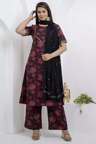 Women dark navy blue cotton round slight v neck with  border deatiling at front label and sleeves🧣 kurta set