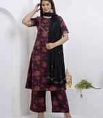 Women dark navy blue cotton round slight v neck with  border deatiling at front label and sleeves🧣 kurta set