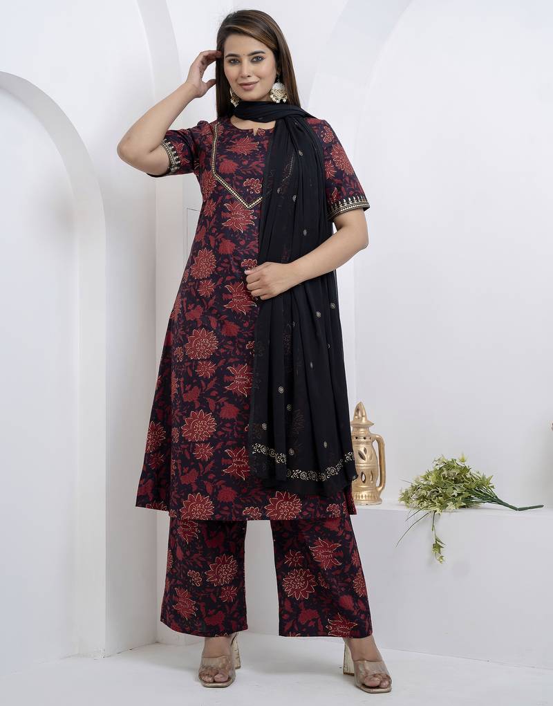 Women dark navy blue cotton round slight v neck with  border deatiling at front label and sleeves🧣 kurta set