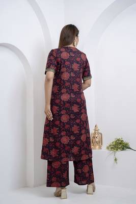 Women dark navy blue cotton round slight v neck with border deatiling at front label and sleeves   kurta set 4