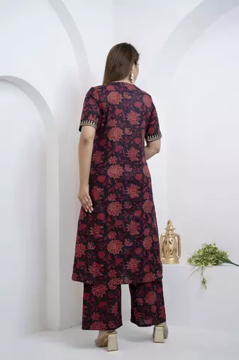 Women dark navy blue cotton round slight v neck with border deatiling at front label and sleeves     kurta set