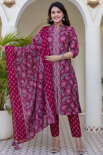 Women magenta cotton delicate sequence and moti embellishments on neckline, kurta set