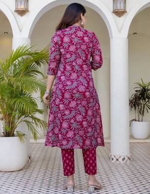 Women magenta cotton delicate sequence and moti embellishments on neckline kurta set 2
