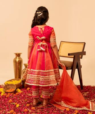 Rani pink embroidered organza anarkali set 3