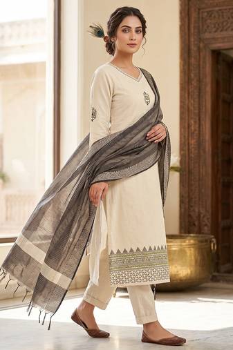 Cream cotton straight kurta pant set with charcoal grey dupatta