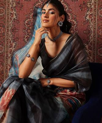 Grey printed cotton blend ethnic saree with blouse piece 4