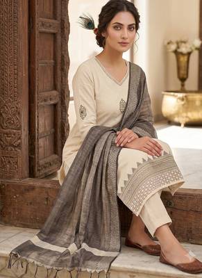 Cream cotton straight kurta pant set with charcoal grey dupatta 2