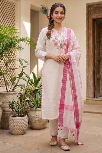 Off-white cotton straight kurta pant set with rani pink dupatta