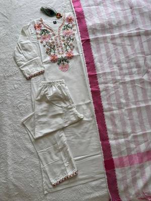Off-white cotton straight kurta pant set with rani pink dupatta 4