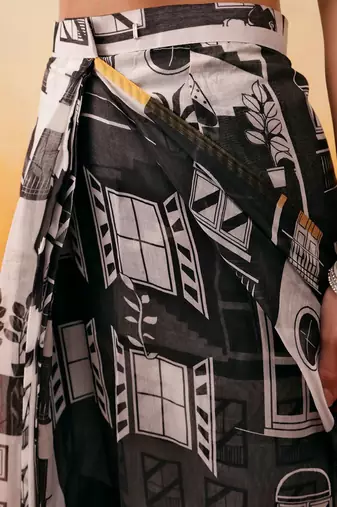 White printed cotton blend ethnic saree with blouse piece