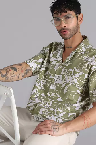 Leaf shadow printed green shirt