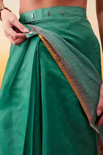 Green printed cotton blend ethnic saree with blouse piece