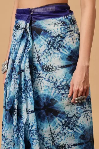 Blue printed cotton blend ethnic saree with blouse piece