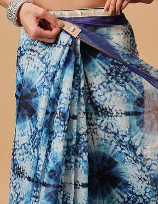 Blue printed cotton blend ethnic saree with blouse piece 5