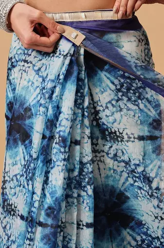 Blue printed cotton blend ethnic saree with blouse piece