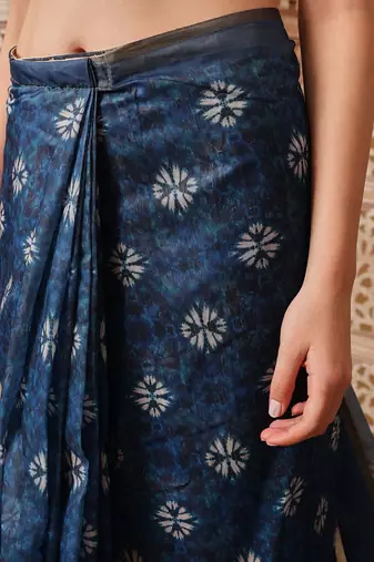Blue printed cotton blend ethnic saree with blouse piece