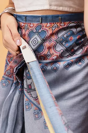 Grey printed cotton blend ethnic saree with blouse piece