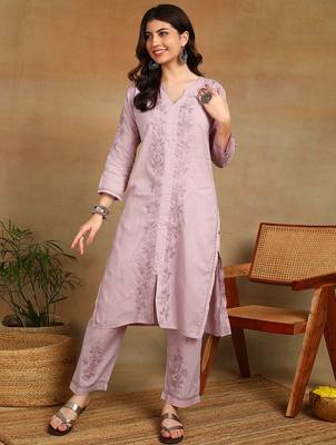 Women mauve ethnic motifs embroidered cotton front slit chikankari kurta with trousers 1