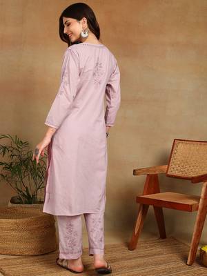 Women mauve ethnic motifs embroidered cotton front slit chikankari kurta with trousers 2