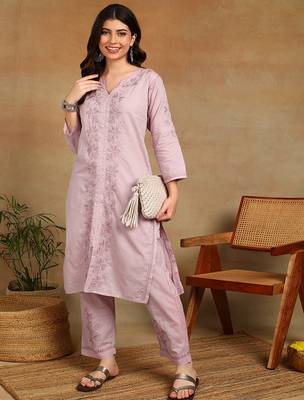 Women mauve ethnic motifs embroidered cotton front slit chikankari kurta with trousers 3