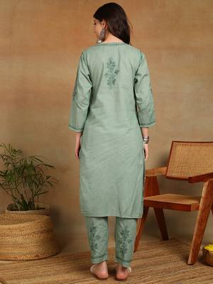 Women green ethnic motifs embroidered cotton front slit chikankari kurta with trousers 2