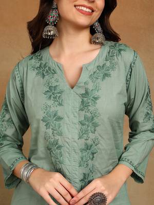 Women green ethnic motifs embroidered cotton front slit chikankari kurta with trousers 4