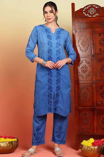 Women dark blue ethnic motifs embroidered cotton floral chikankari ombre kurta set with palazzo