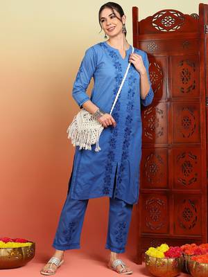 Women dark blue ethnic motifs embroidered cotton floral chikankari ombre kurta set with palazzo 3