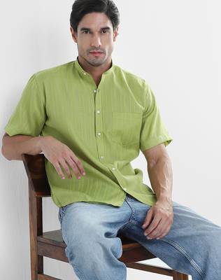 Green linen mandarin collar shirt for men 1