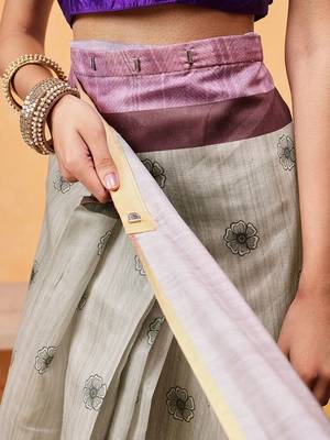 Grey printed cotton blend ethnic saree with blouse piece 5
