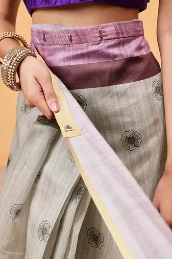 Grey printed cotton blend ethnic saree with blouse piece