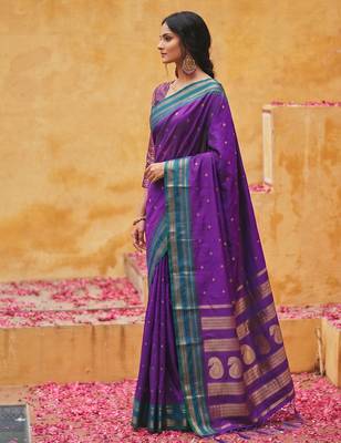 the violet soft silk blend saree with contrast green zari border 3