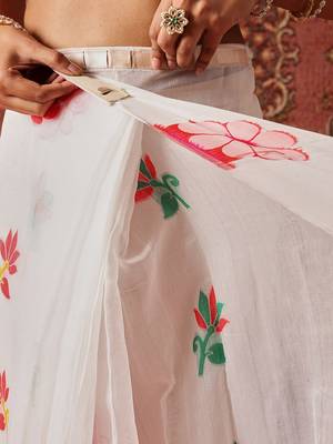 White printed cotton blend ethnic saree with blouse piece 5
