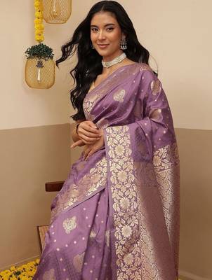 Lavender woven art silk traditional saree with blouse piece 2