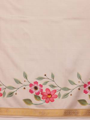 Off white printed silk blend ethnic saree with blouse piece 5