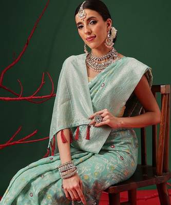 Sea green woven cotton blend traditional saree with blouse piece 3