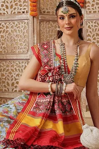 Blue printed silk cotton ethnic saree with blouse piece