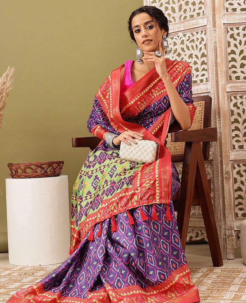Blue printed silk blend ethnic saree with blouse piece