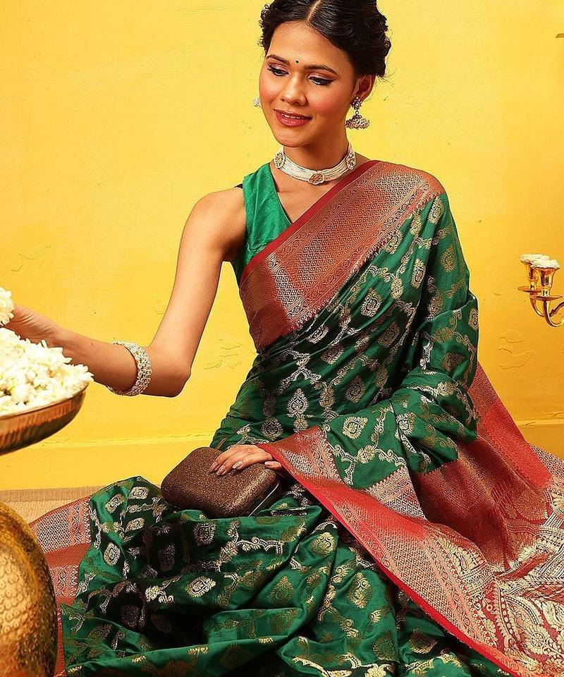 Green woven silk blend ethnic saree with blouse piece