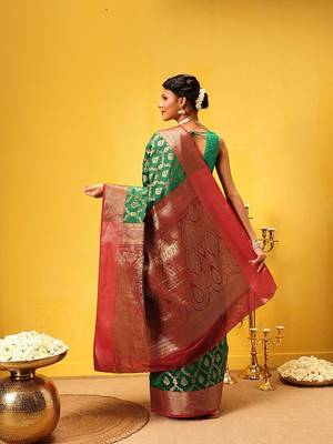 Green woven silk blend ethnic saree with blouse piece 3