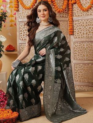 Green woven cotton blend traditional saree with blouse piece 4